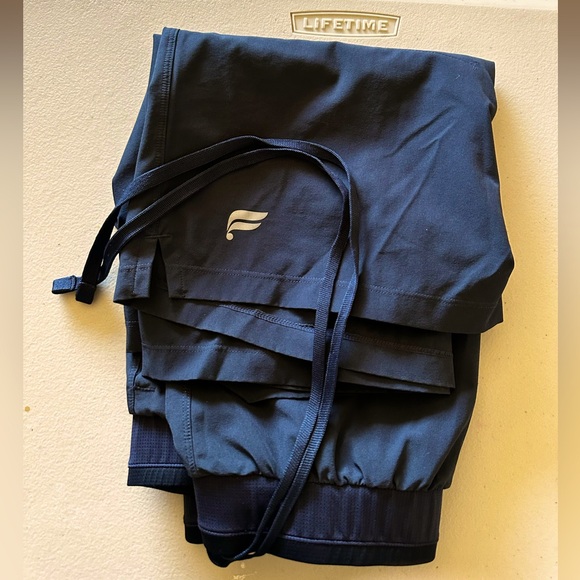 Fabletics Shorts ( mens) - Picture 2 of 4